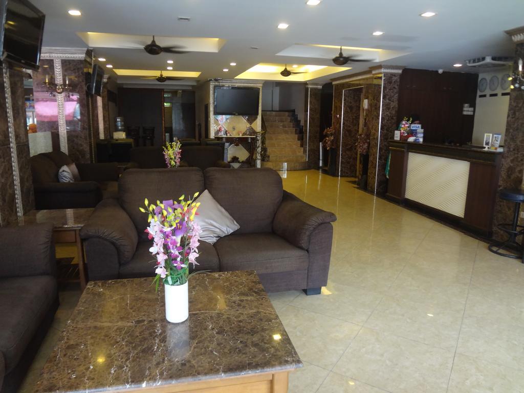 Maleez Lodge Pattaya Exterior photo